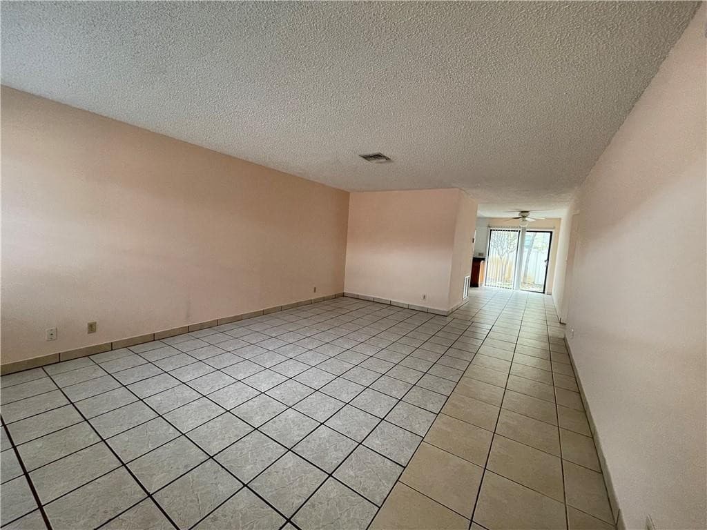 1112 NE 13th Avenue 2, Fort Lauderdale, FL 33304 — photo 2 of 9