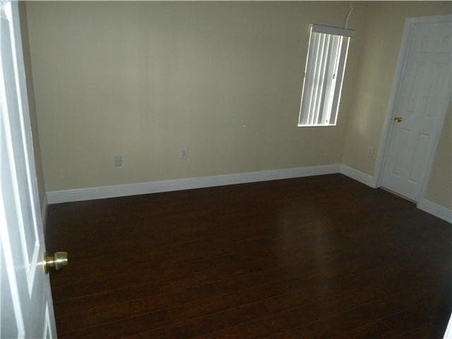 Townhouse in Sunrise — photo 3 of 12