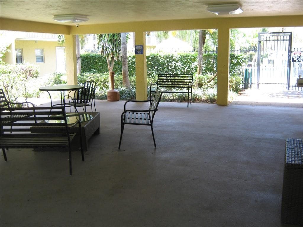 5162 NE 6th Avenue 317, Oakland Park, FL 33334 — photo 15 of 34