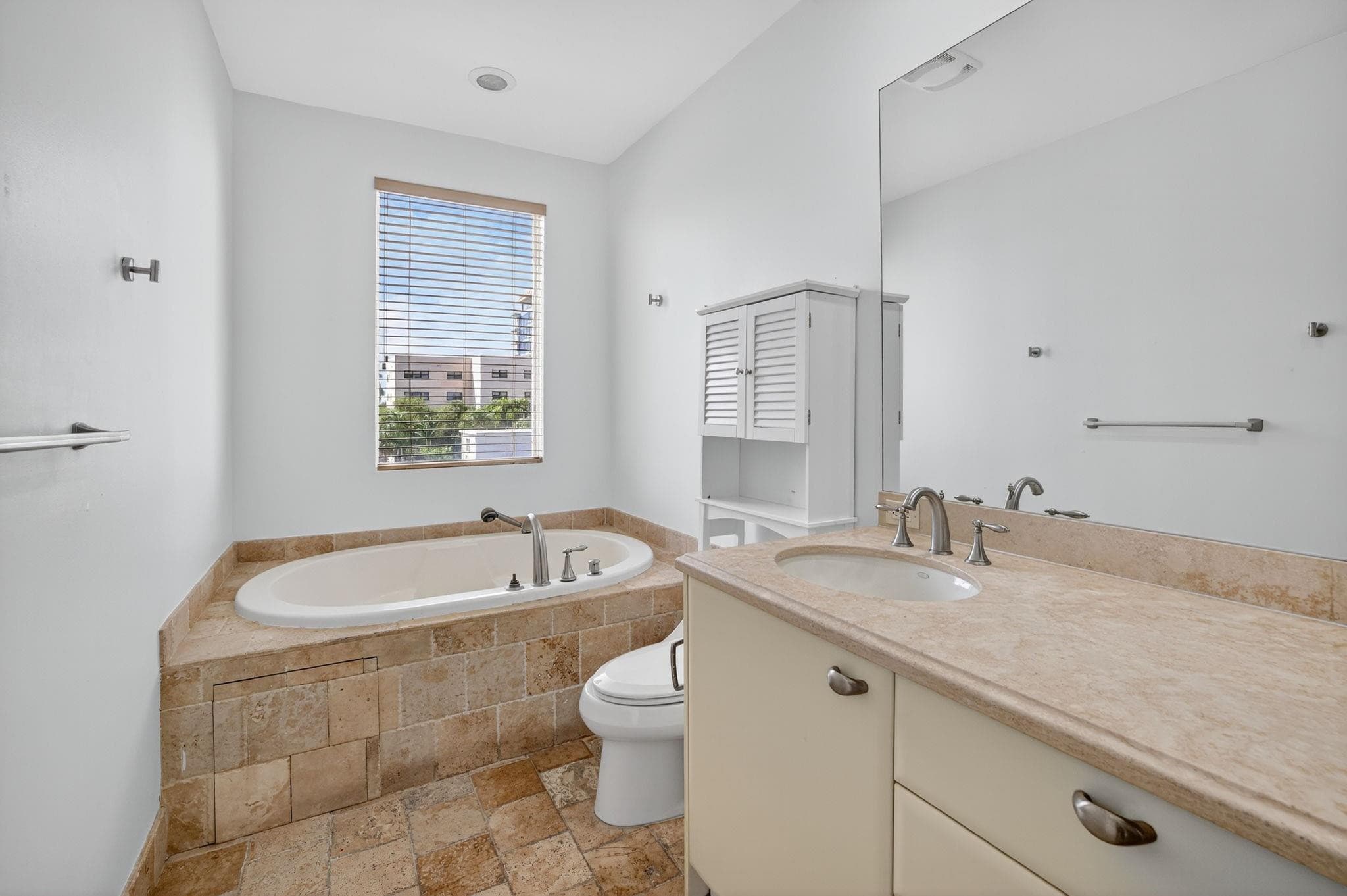 508 N Birch Road 508, Fort Lauderdale, FL 33304 — photo 32 of 84