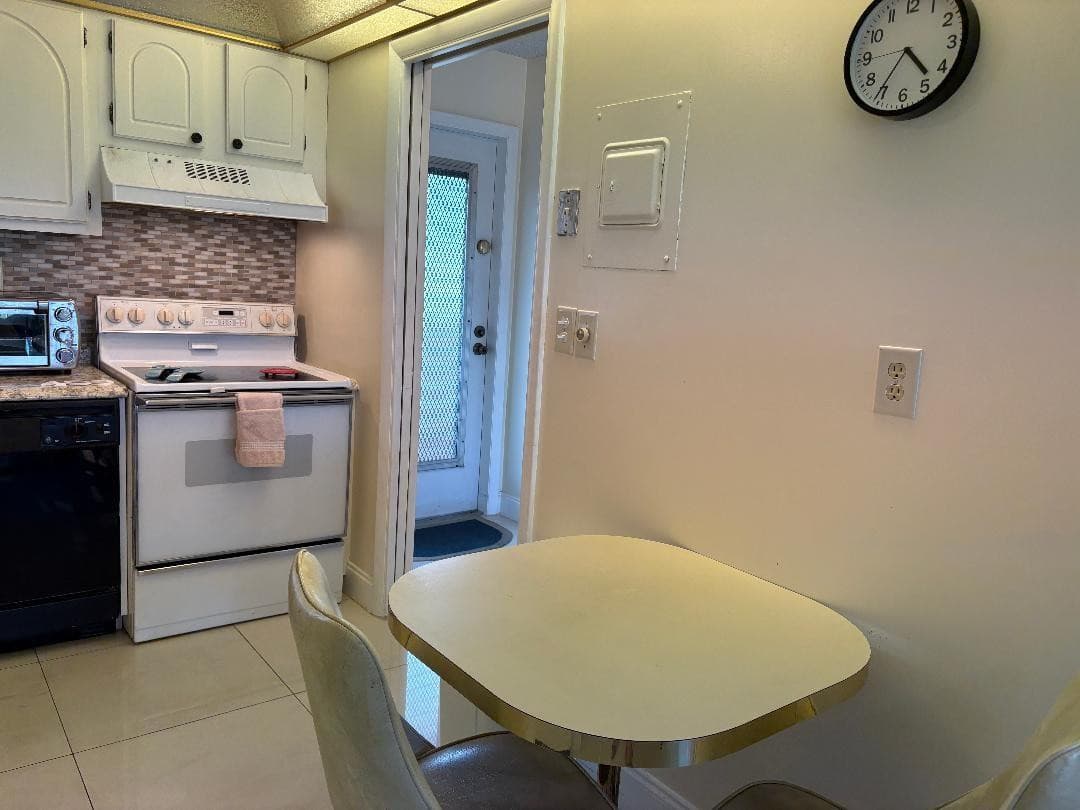 8900 Washington Boulevard 409, Pembroke Pines, FL 33025 — photo 4 of 25