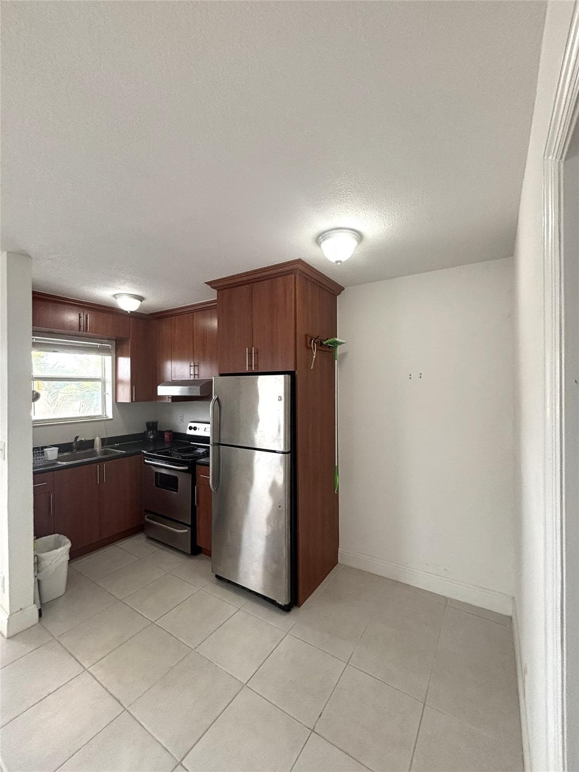 4071 N Dixie Highway 19, Oakland Park, FL 33334 — photo 3 of 9