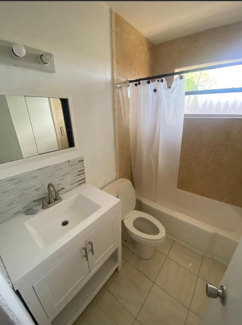Single Family Residence in Hollywood — photo 15 of 26