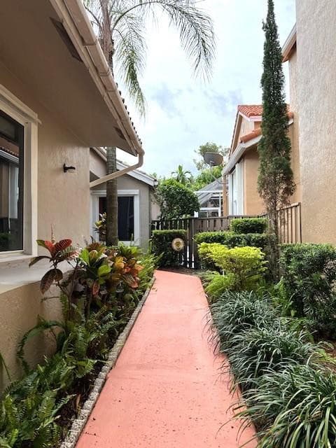 10110 NW 5th Street, Plantation, FL 33324 — photo 2 of 38