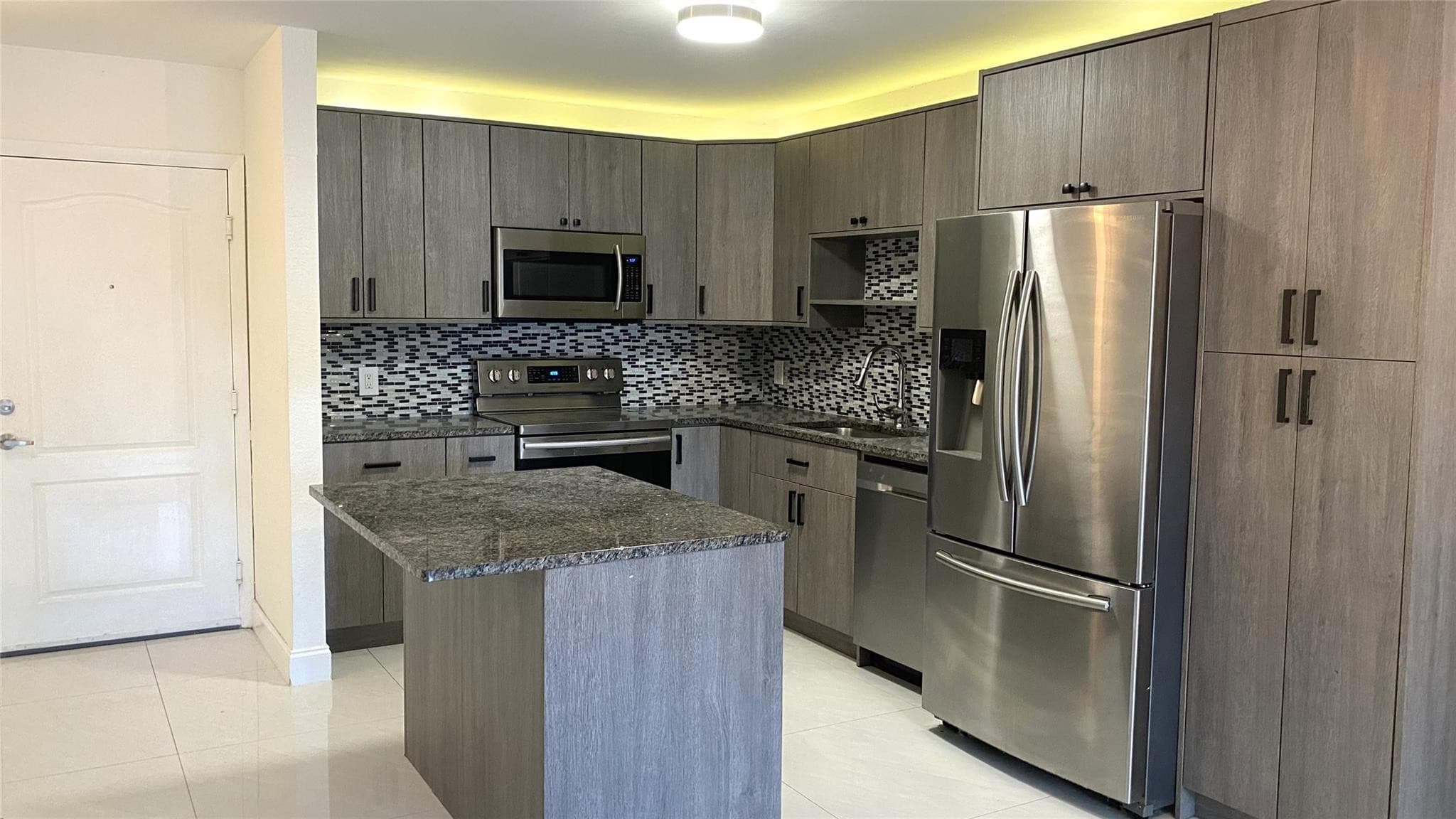 770 SE 2nd Avenue F101, Deerfield Beach, FL 33441 — photo 8 of 23