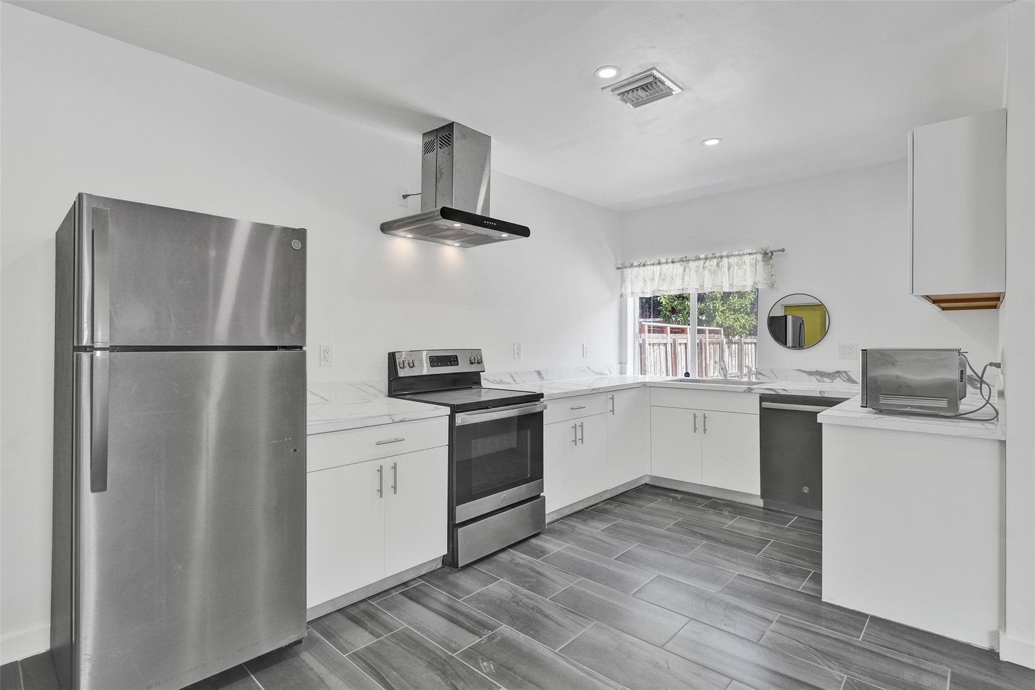 1904 SE 1st Avenue, Fort Lauderdale, FL 33316 — photo 1 of 51