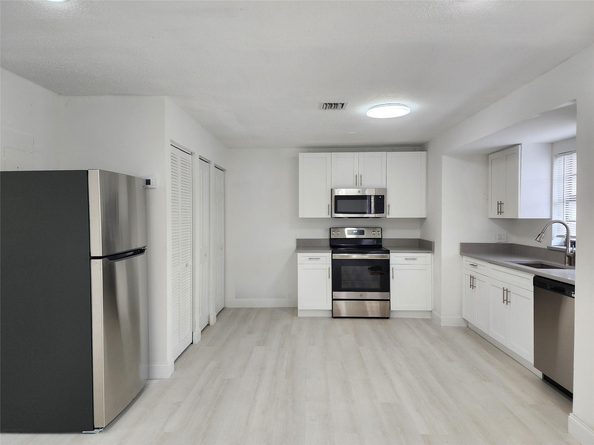 320 NW 4th Avenue 1, Deerfield Beach, FL 33441 — photo 8 of 33