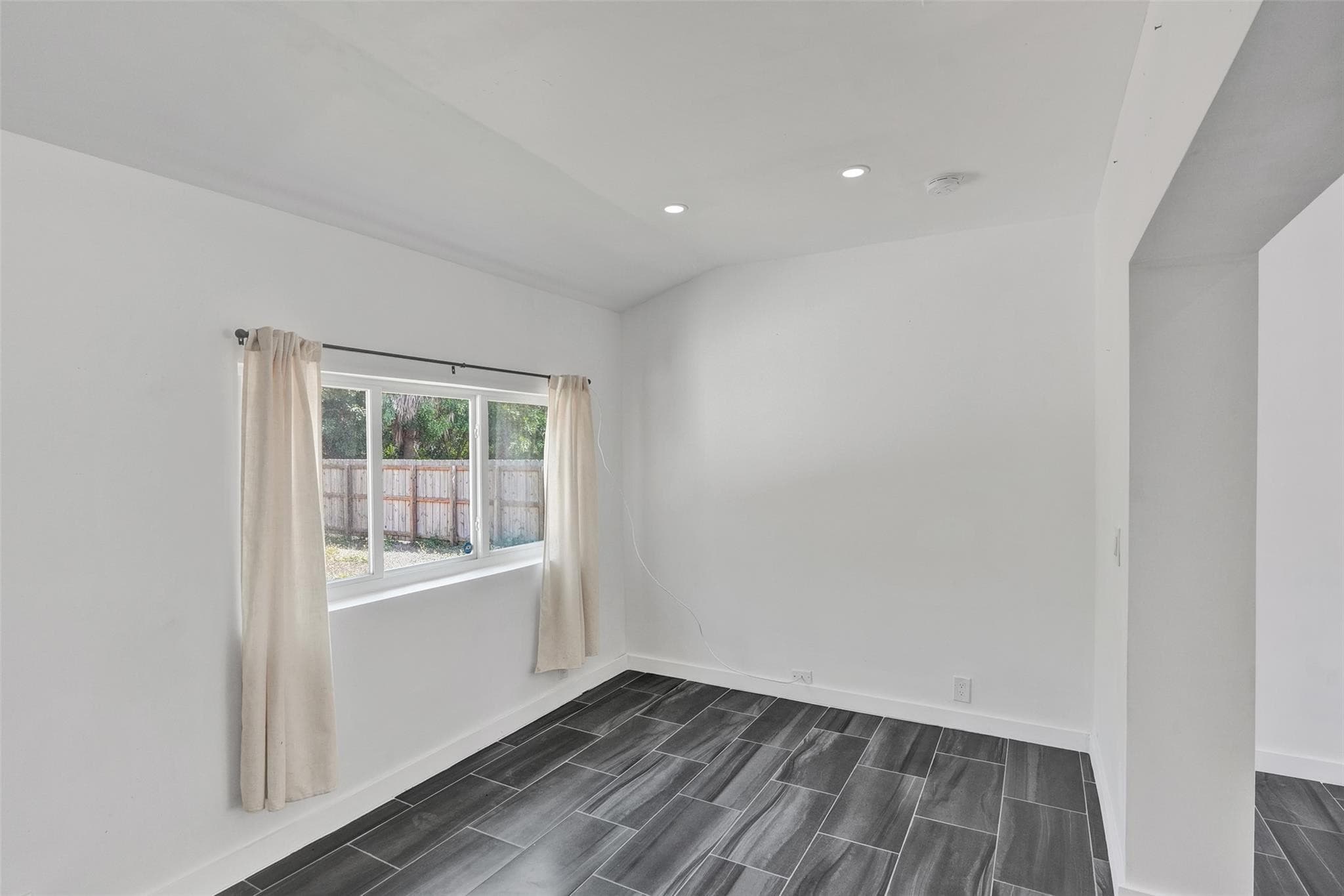 1904 SE 1st Avenue, Fort Lauderdale, FL 33316 — photo 13 of 51