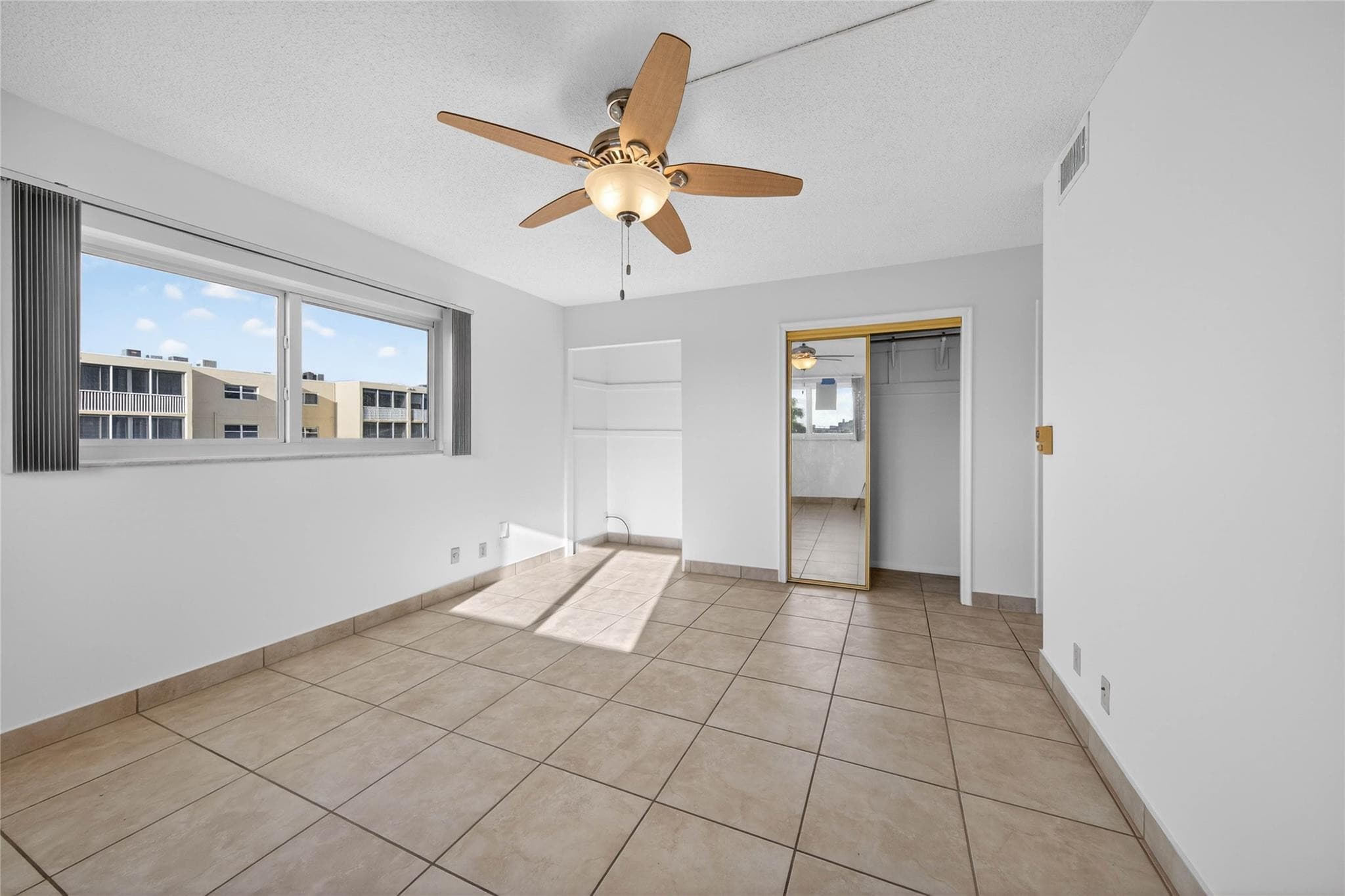 610 NE 12th Avenue 601, Hallandale Beach, FL 33009 — photo 15 of 48