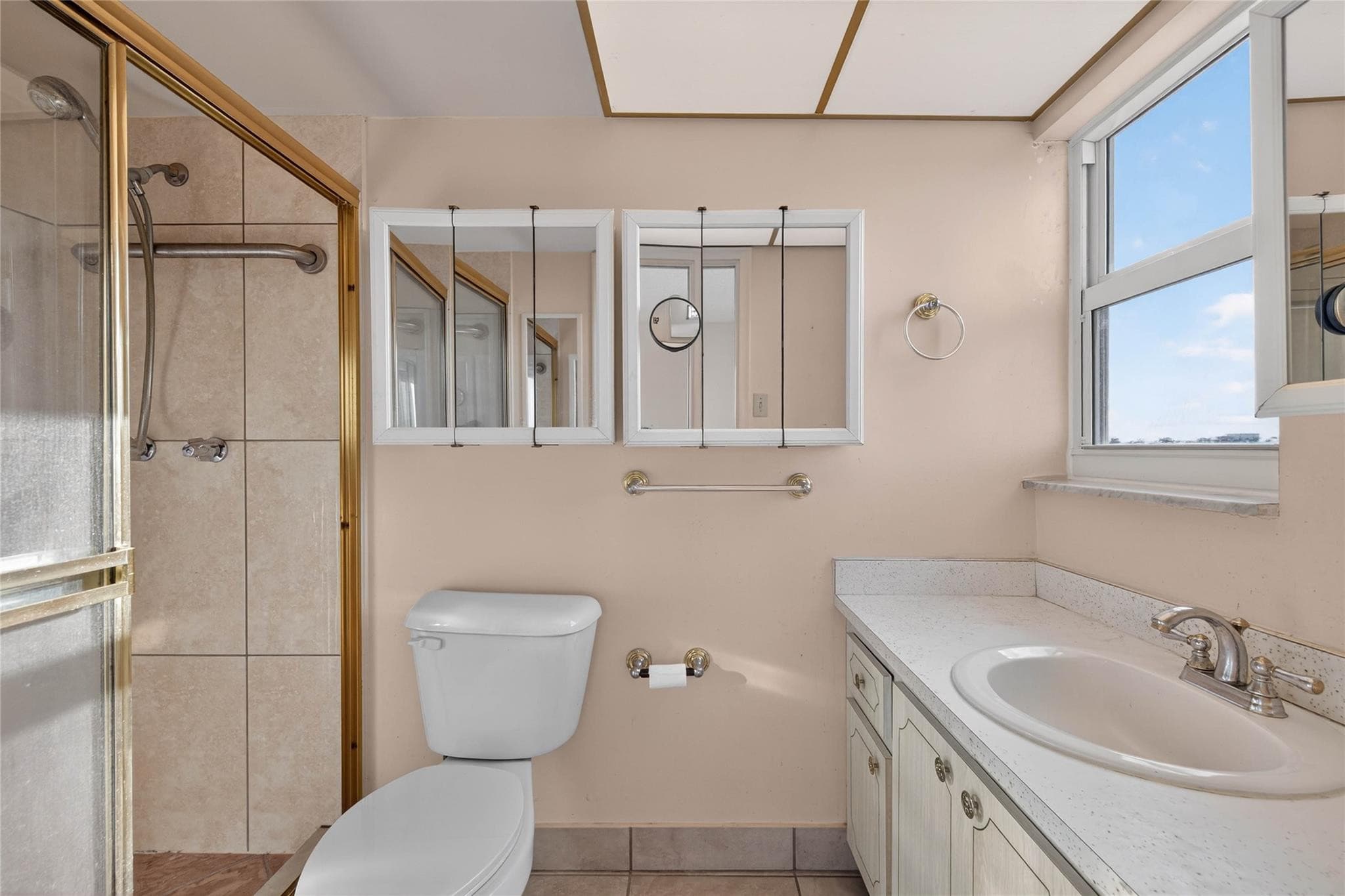 610 NE 12th Avenue 601, Hallandale Beach, FL 33009 — photo 18 of 48