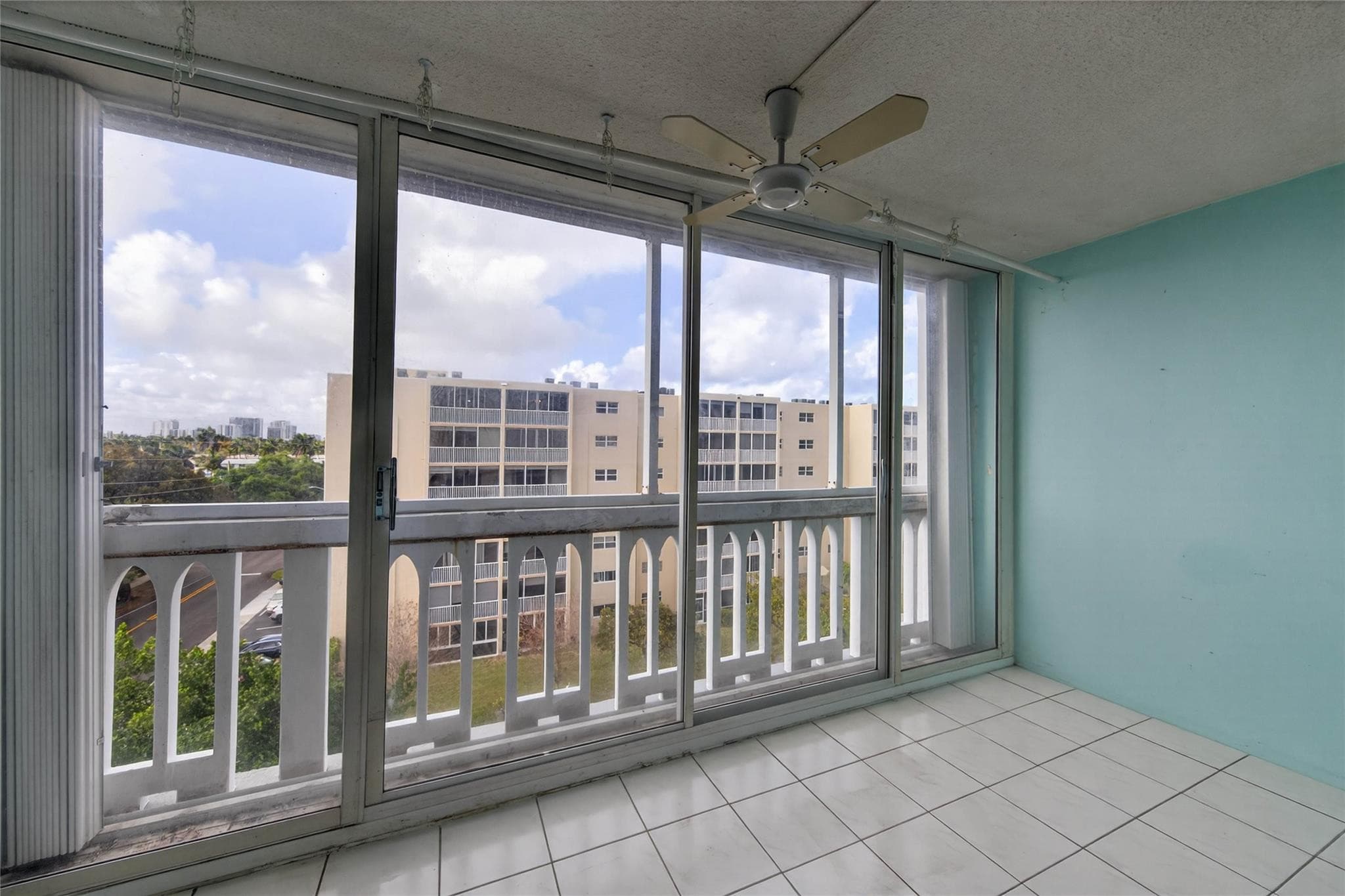 610 NE 12th Avenue 601, Hallandale Beach, FL 33009 — photo 30 of 48