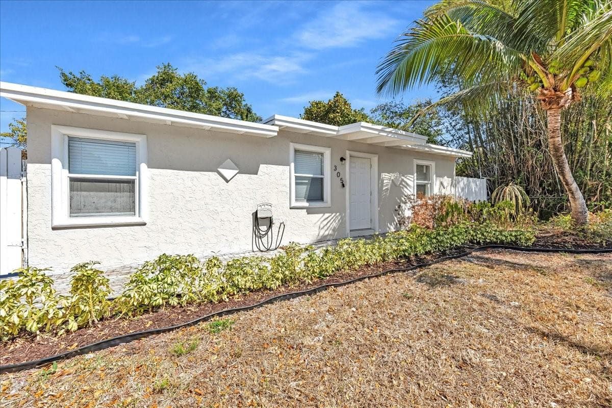 305 NE 8th Street, Pompano Beach, FL 33060 — photo 2 of 39