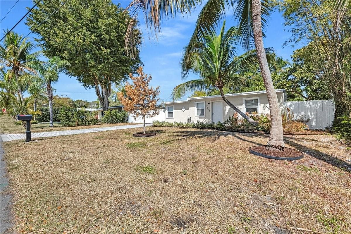 305 NE 8th Street, Pompano Beach, FL 33060 — photo 3 of 39