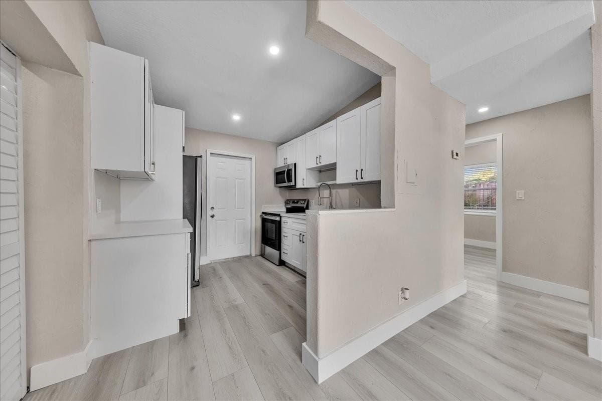 305 NE 8th Street, Pompano Beach, FL 33060 — photo 11 of 39