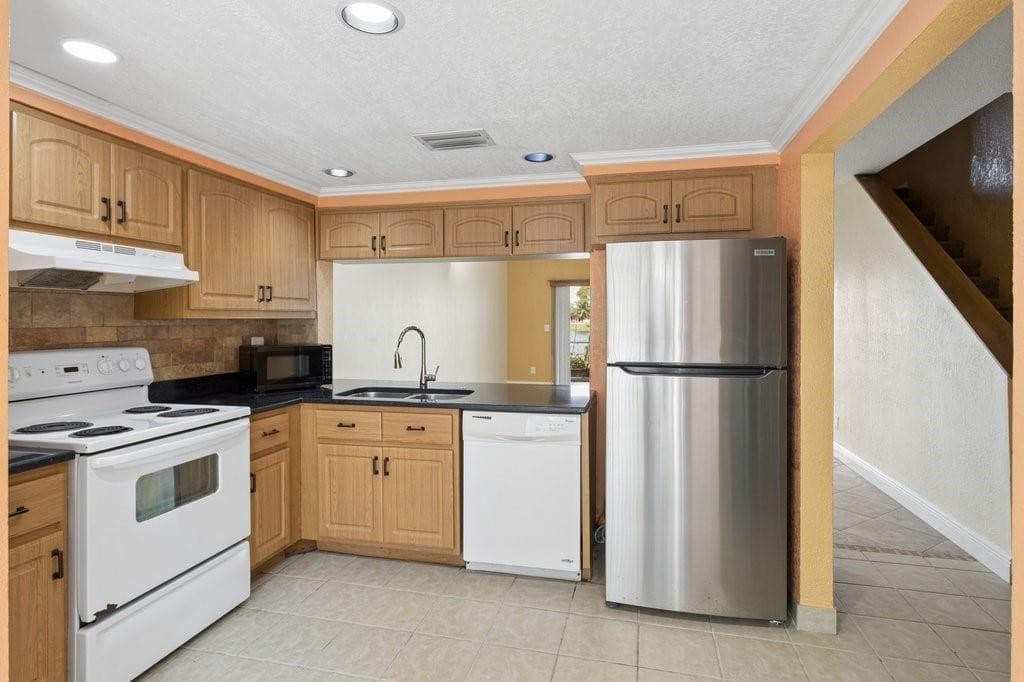 4759 NW 90th Avenue, Sunrise, FL 33351 — photo 6 of 27