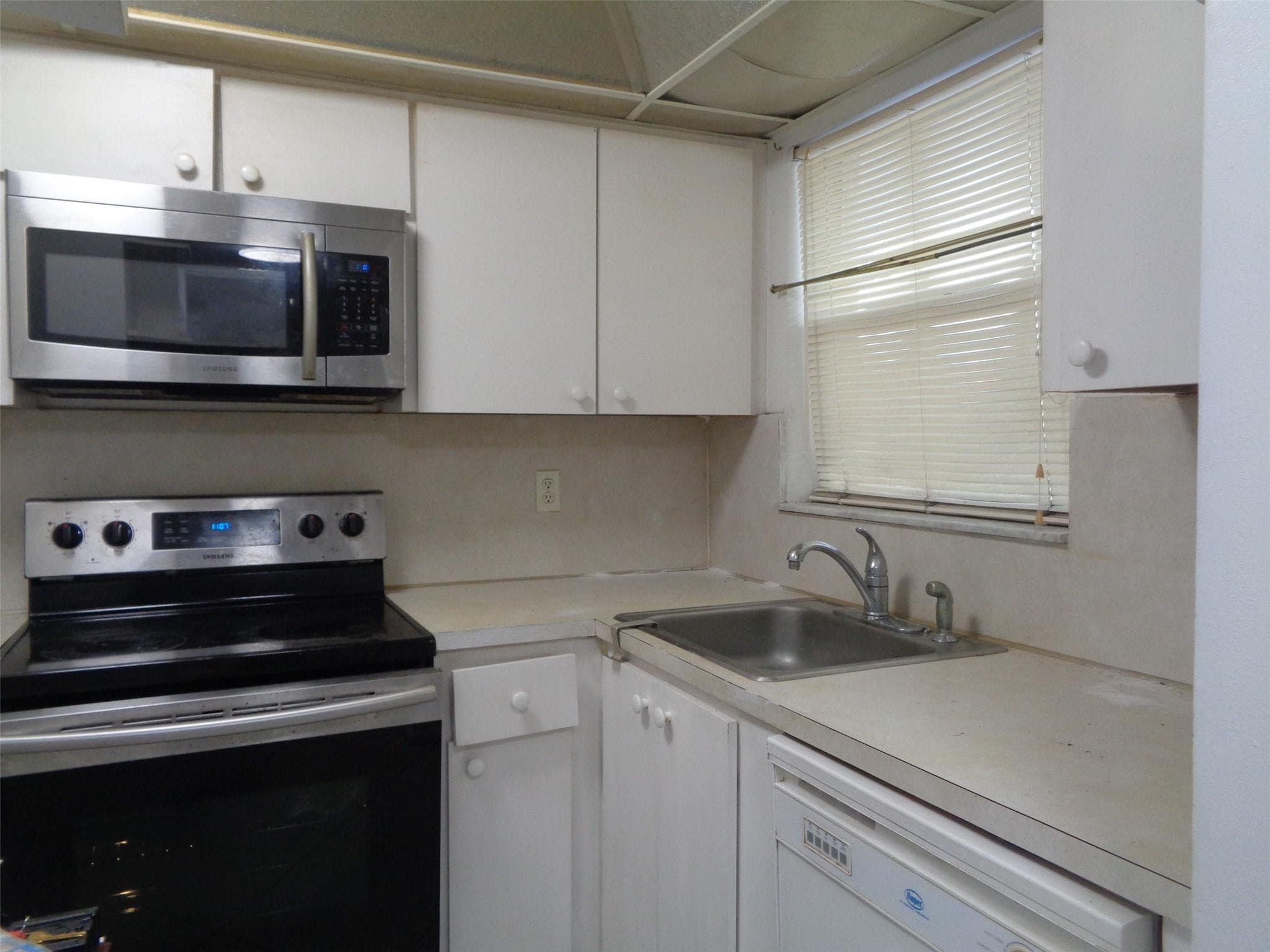2831 E Sunrise Lakes Drive 209, Sunrise, FL 33322 — photo 4 of 35