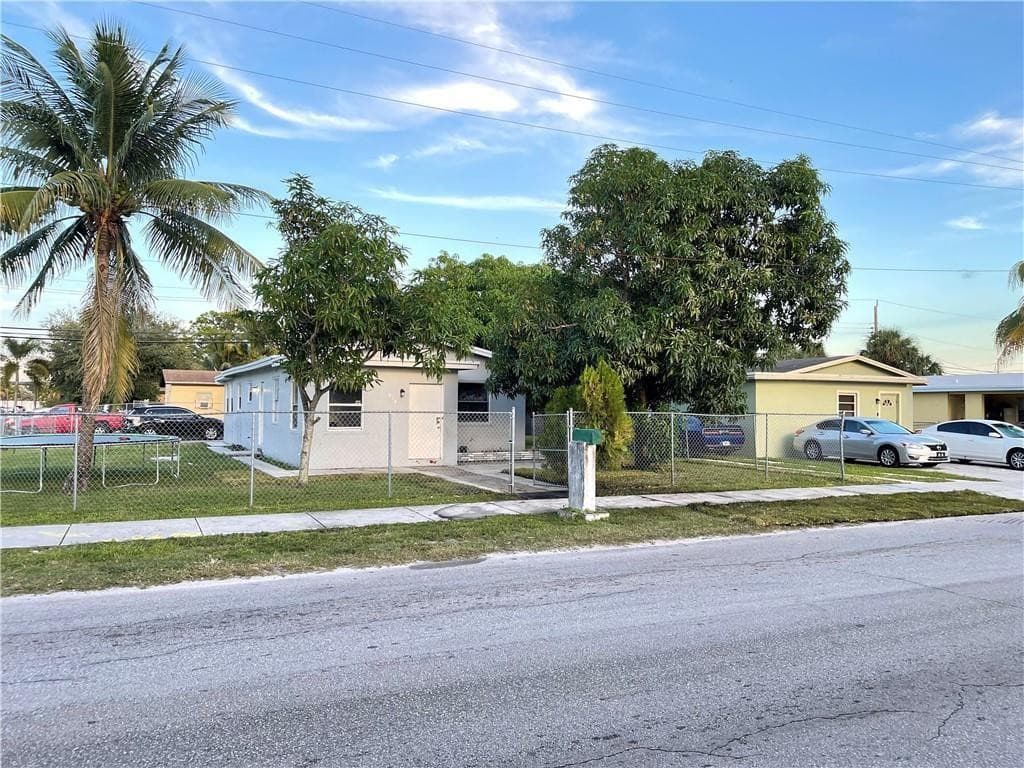 918 NW 24th Avenue, Fort Lauderdale, FL 33311 — photo 2 of 13