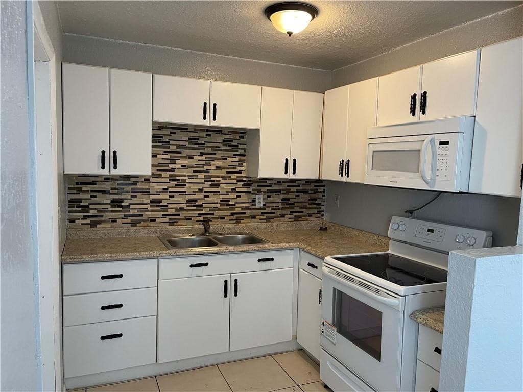 918 NW 24th Avenue, Fort Lauderdale, FL 33311 — photo 3 of 13