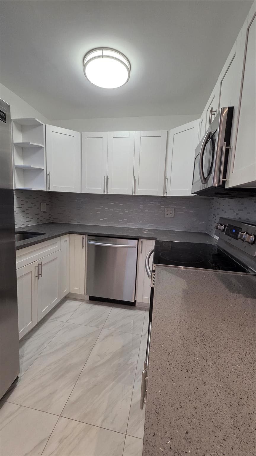 5375 SW 40th Avenue 105, Fort Lauderdale, FL 33314 — photo 3 of 17