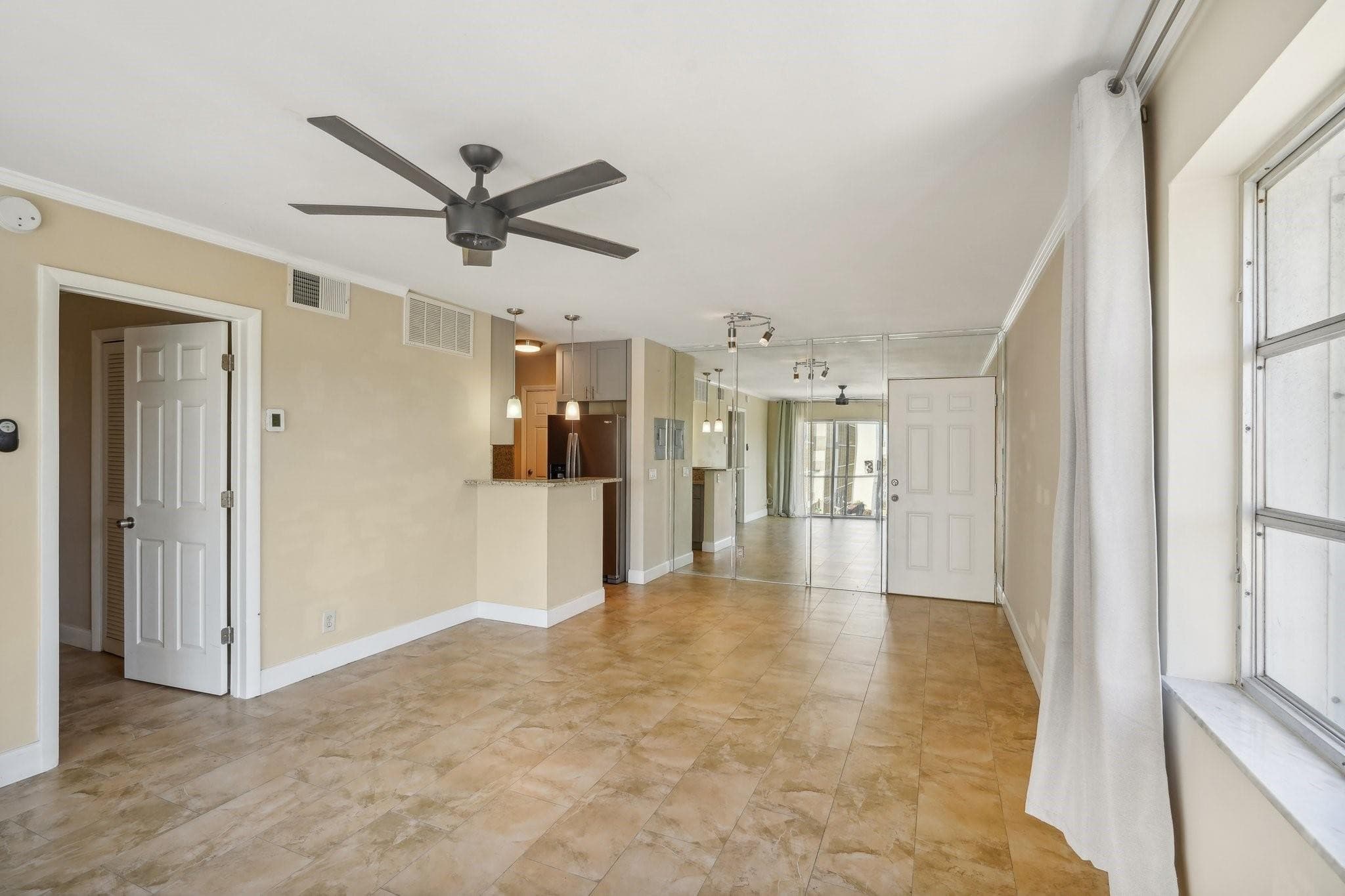 3040 NE 16th Avenue 402, Oakland Park, FL 33334 — photo 5 of 30