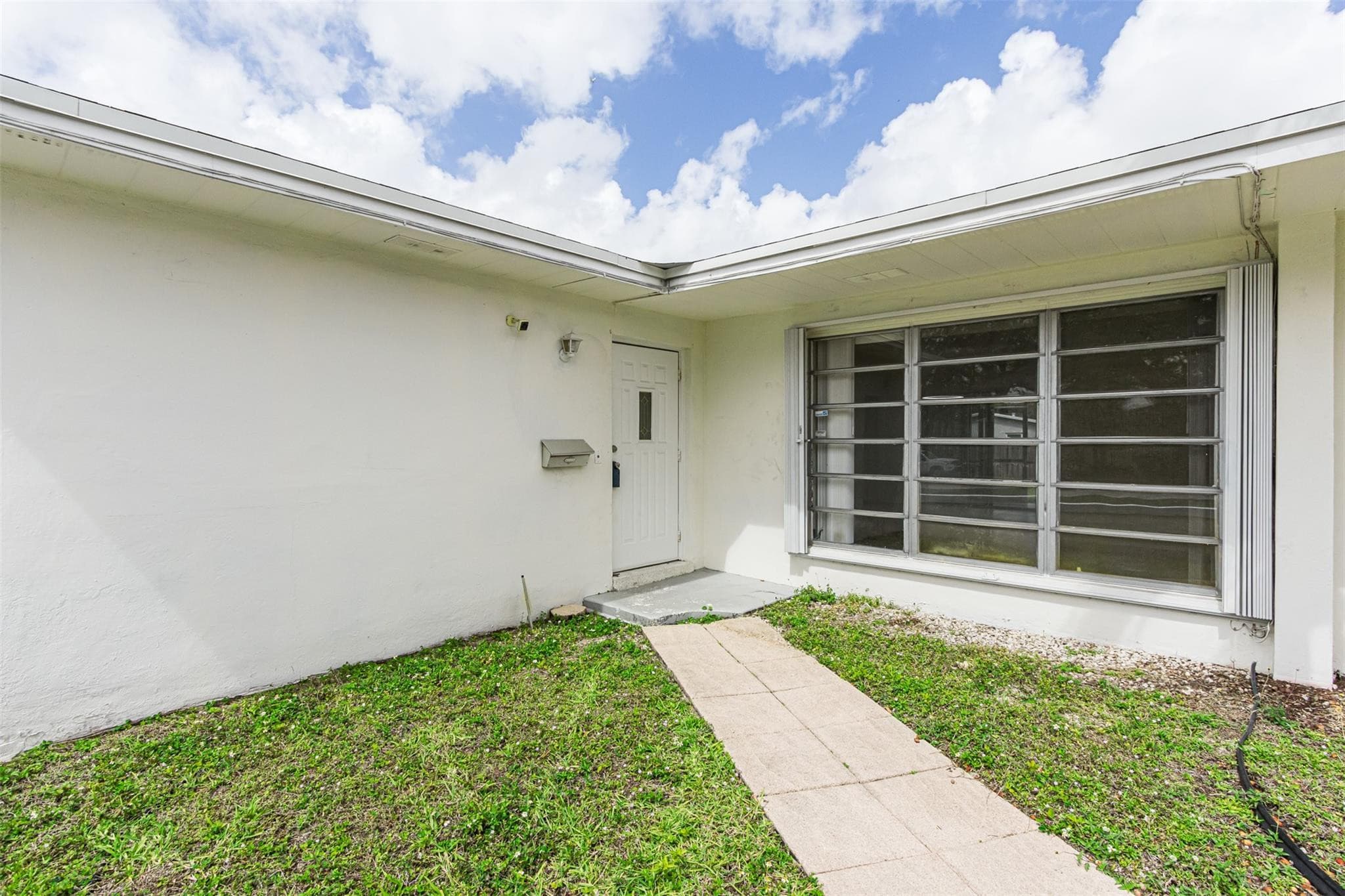 6821-6825 NW 11th Place 6825, Plantation, FL 33317 — photo 3 of 39