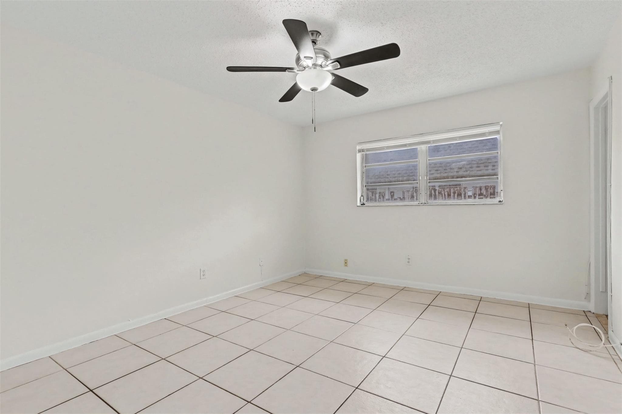 6821-6825 NW 11th Place 6825, Plantation, FL 33317 — photo 26 of 39