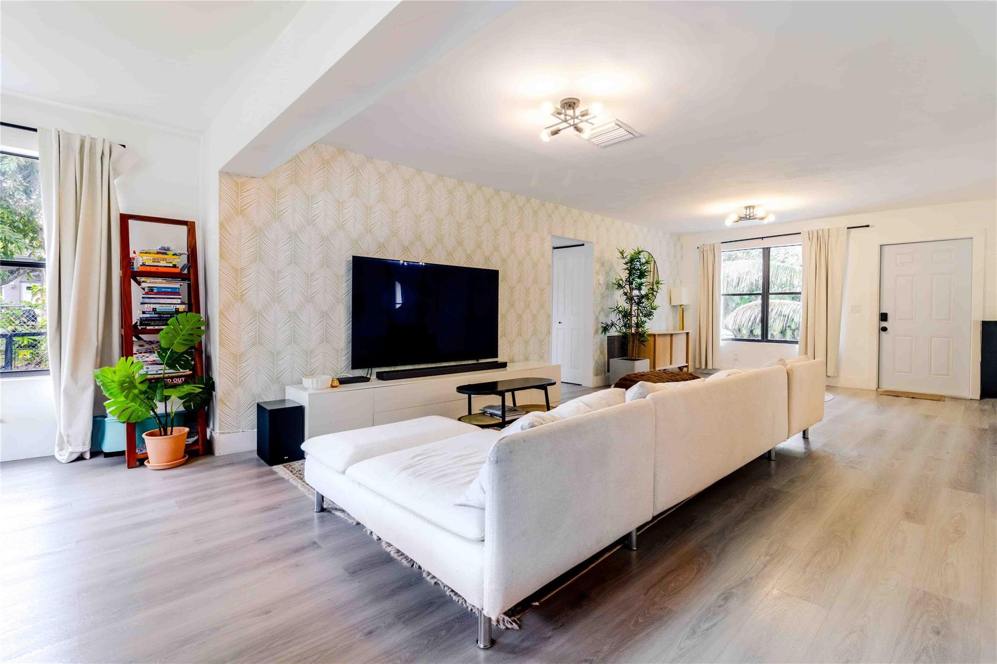2515 NE 207th Street, Miami, FL 33180 — photo 8 of 50