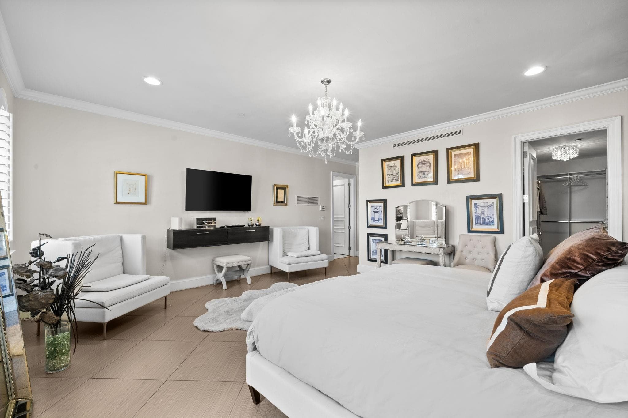 645 NE 17th Way 645, Fort Lauderdale, FL 33304 — photo 17 of 49