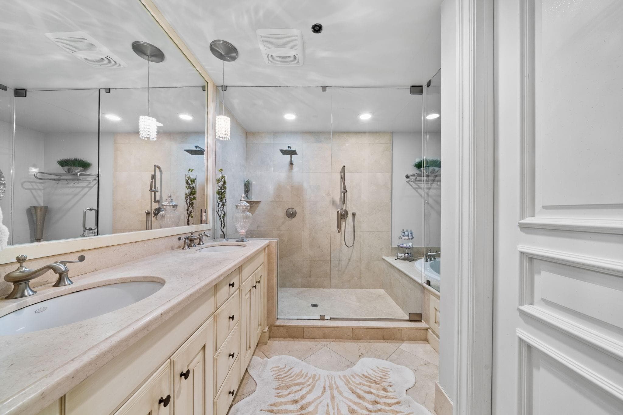645 NE 17th Way 645, Fort Lauderdale, FL 33304 — photo 19 of 49