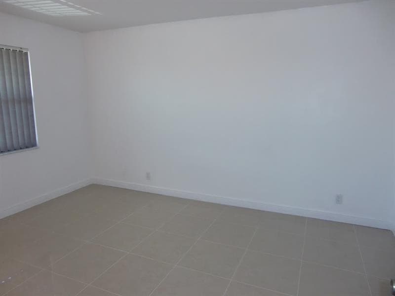 3243 104 Avenue, Coral Springs, FL 33065 — photo 3 of 10