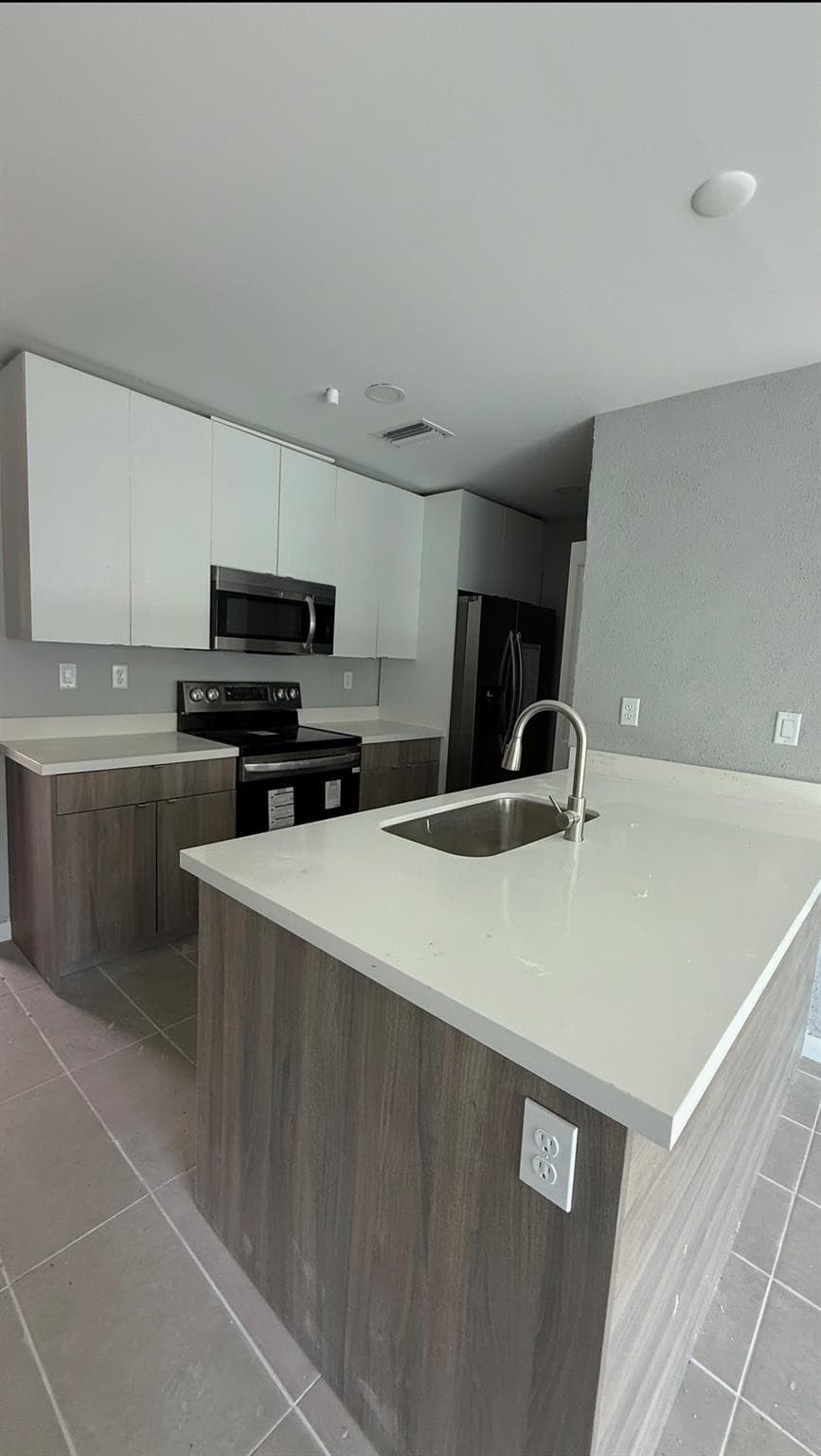 2511 Pierce Street 3, Hollywood, FL 33020 — photo 5 of 8