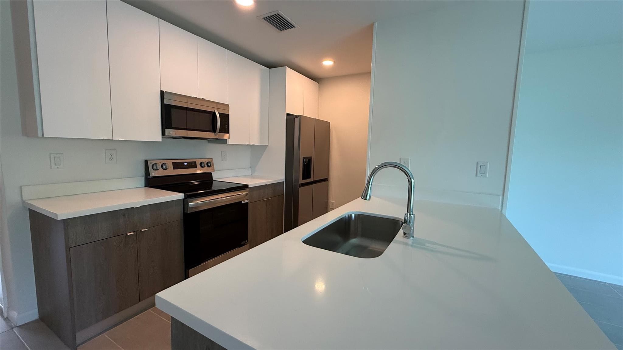 2526 Pierce Street 4, Hollywood, FL 33020 — photo 3 of 11