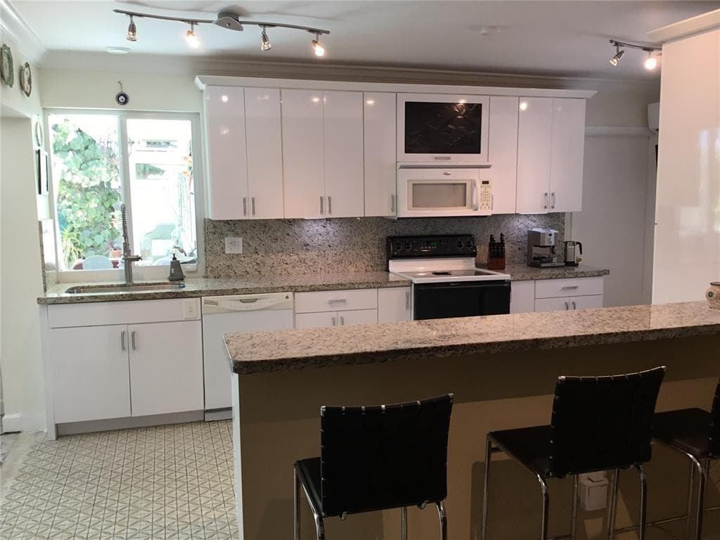 1250 Arthur Street, Hollywood, FL 33019 — photo 8 of 16