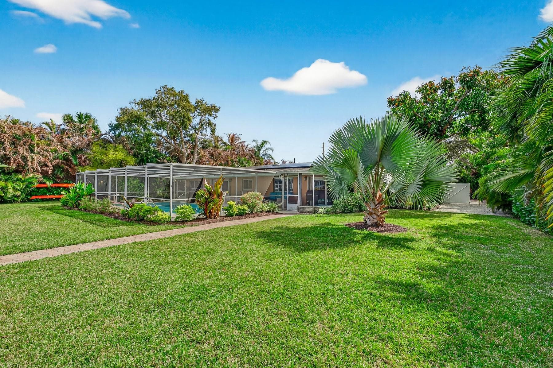 547 E Causeway Boulevard, Vero Beach, FL 32963 — photo 4 of 37