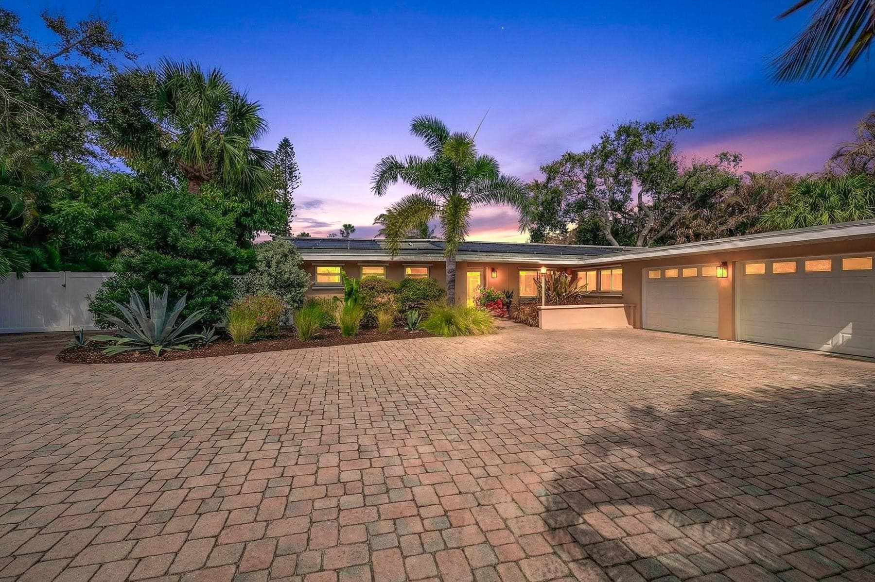 547 E Causeway Boulevard, Vero Beach, FL 32963 — photo 7 of 37