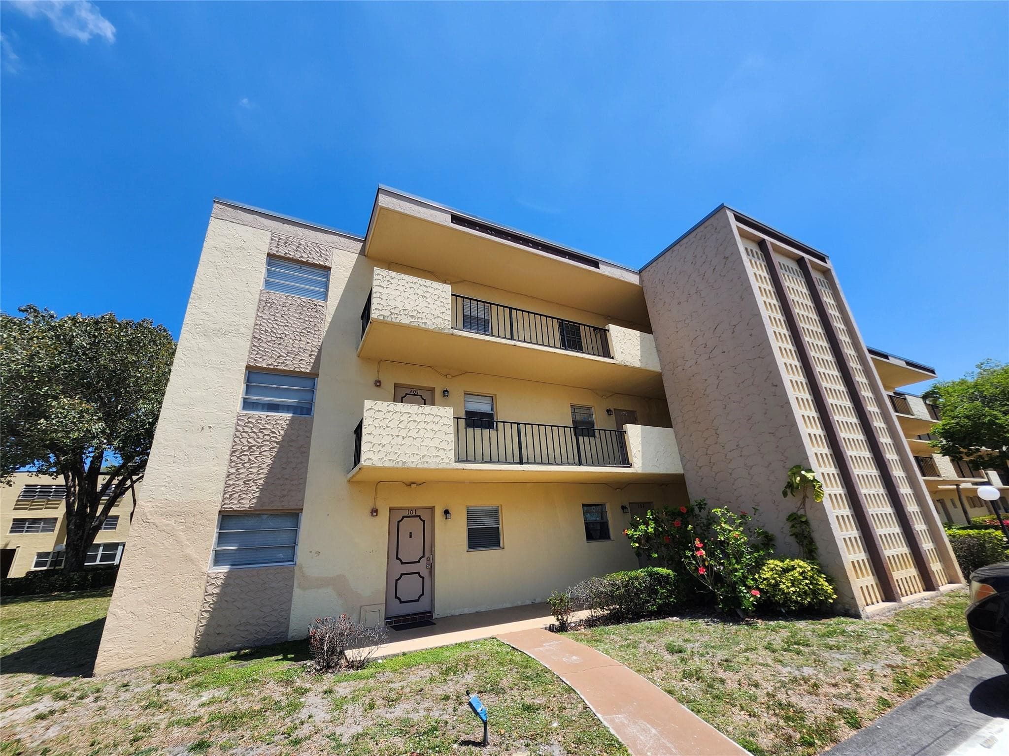 301 Cambridge Road 301, Hollywood, FL 33024 — photo 30 of 31