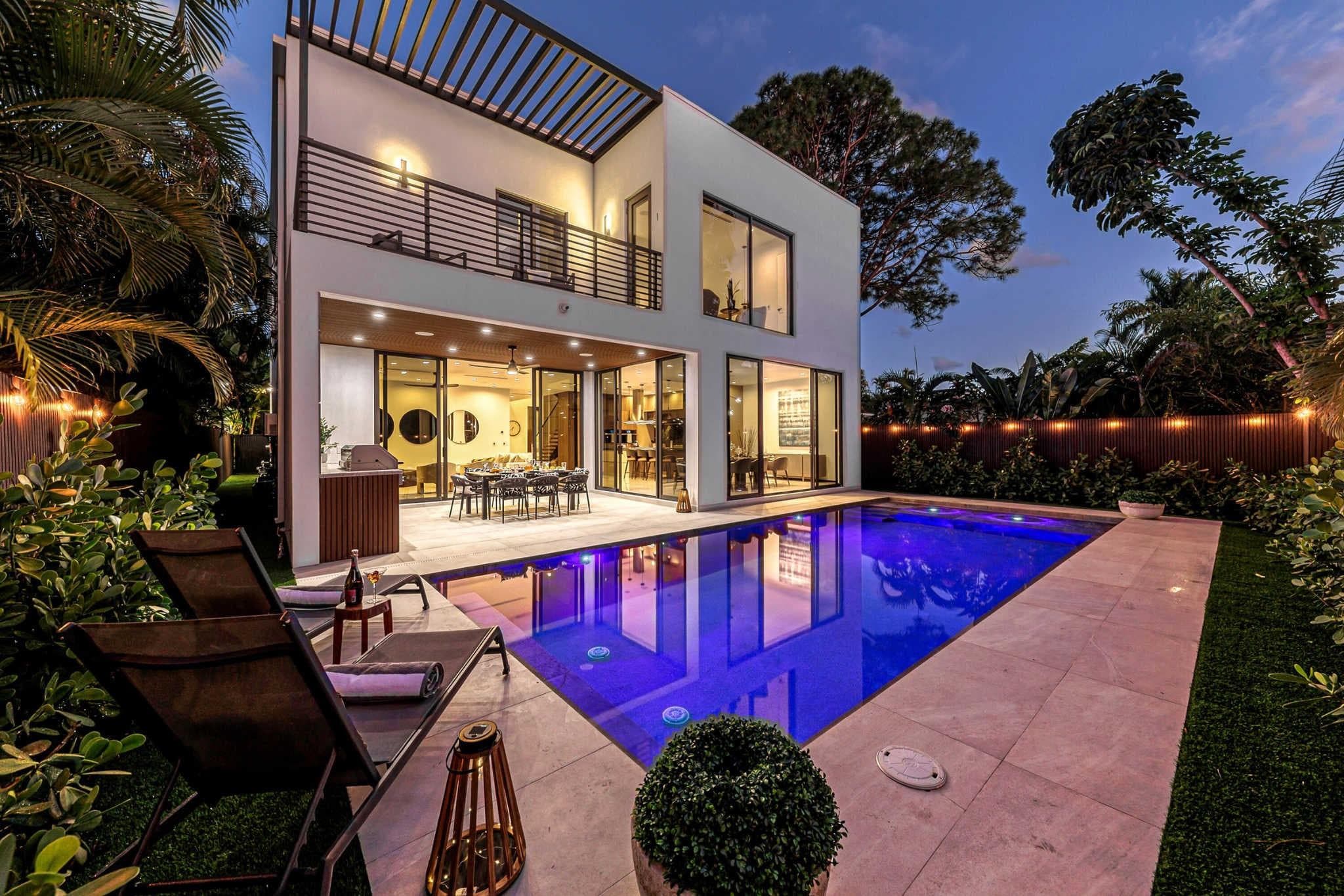 727 NE 17th Way, Fort Lauderdale, FL 33304 — photo 1 of 96