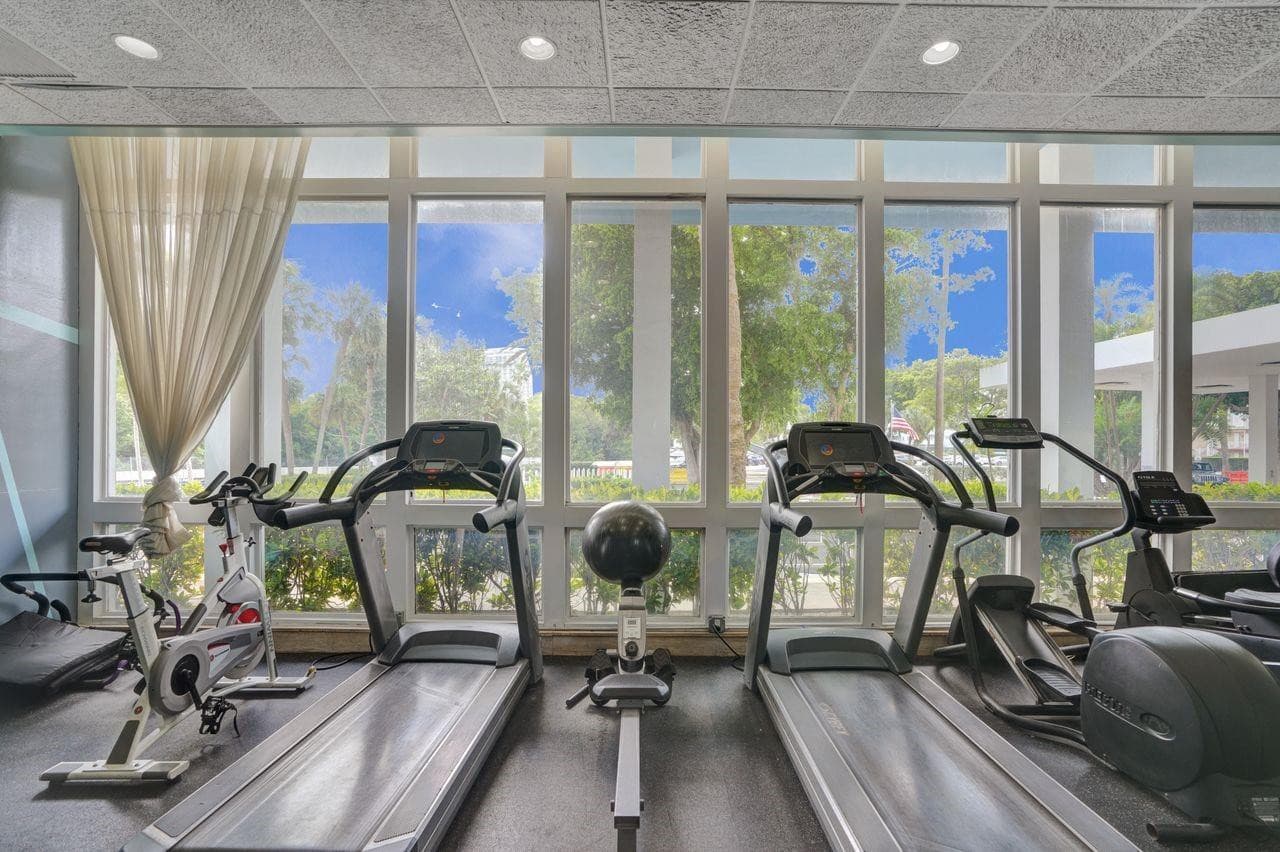 7441 Wayne Avenue 10c, Miami Beach, FL 33141 — photo 11 of 32