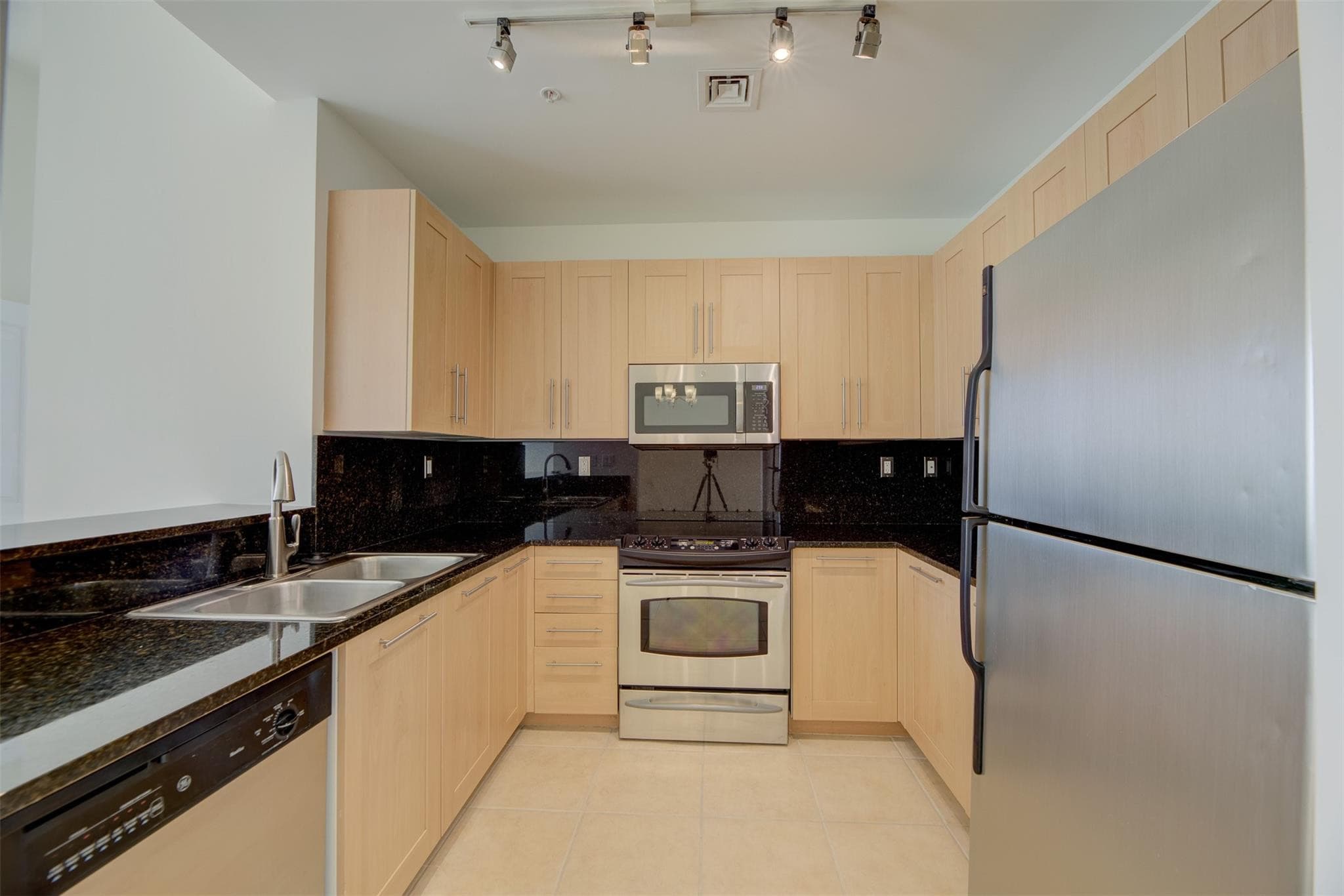511 SE 5th Avenue 1913, Fort Lauderdale, FL 33301 — photo 3 of 29