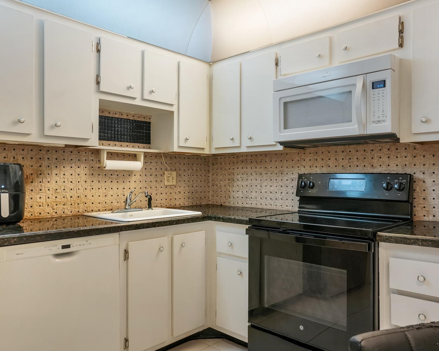 4751 NW 21st Street 303, Lauderhill, FL 33313 — photo 3 of 36