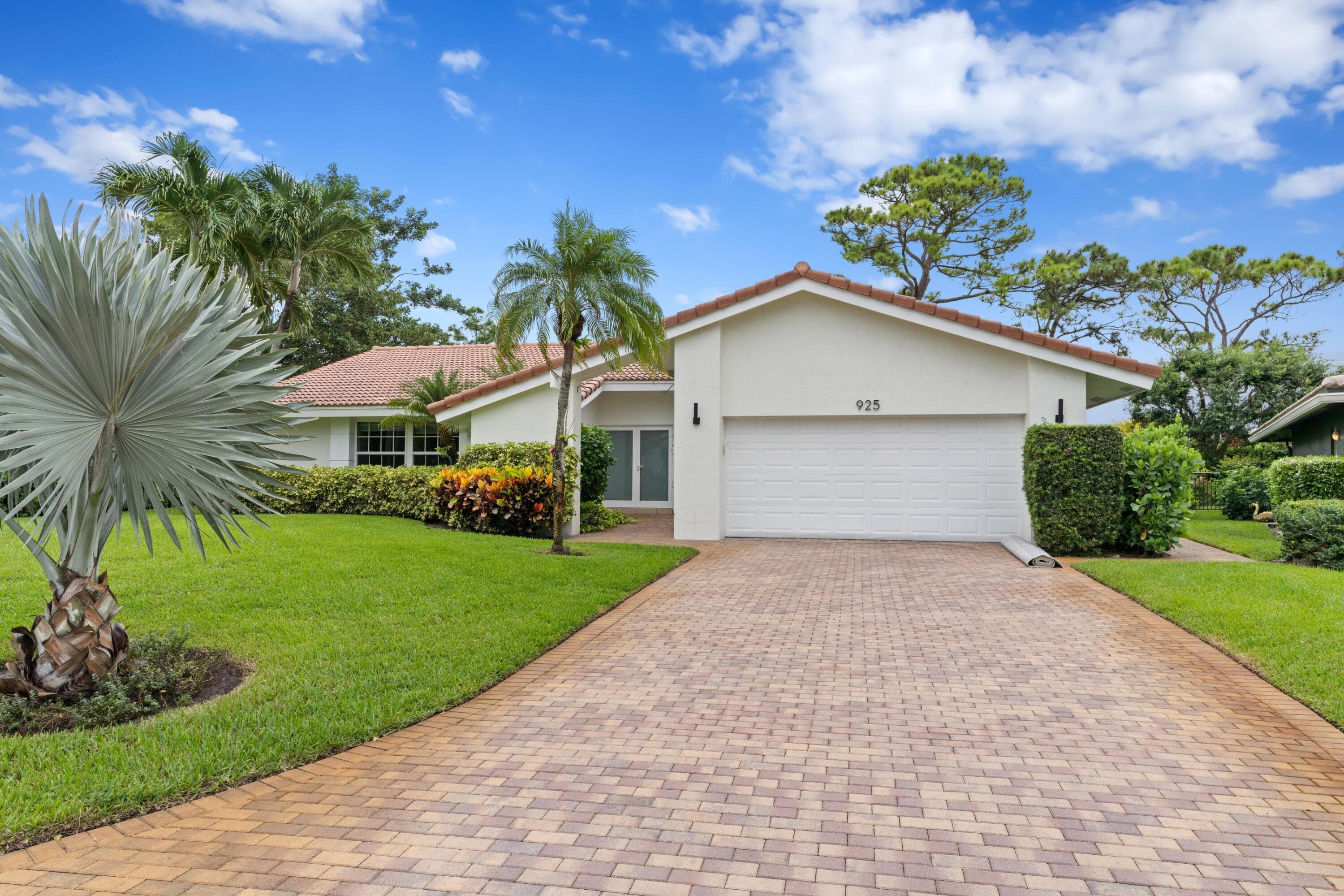 925 Foxpointe Circle, Delray Beach, FL 33445 — photo 1 of 21