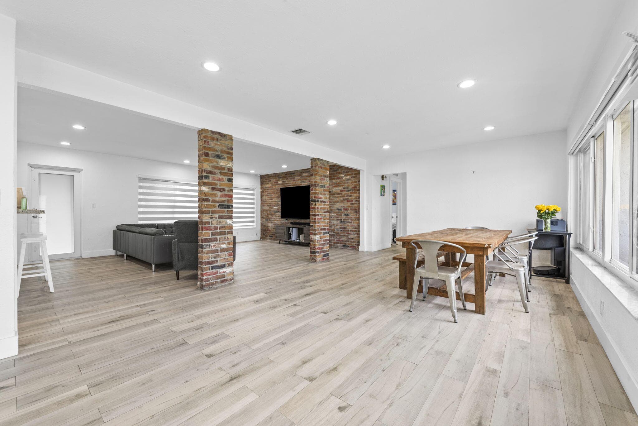 409 N 14th Avenue, Hollywood, FL 33020 — photo 4 of 32