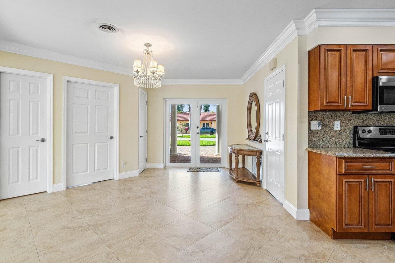 899 S Granada Drive, Boca Raton, FL 33432 — photo 9 of 44