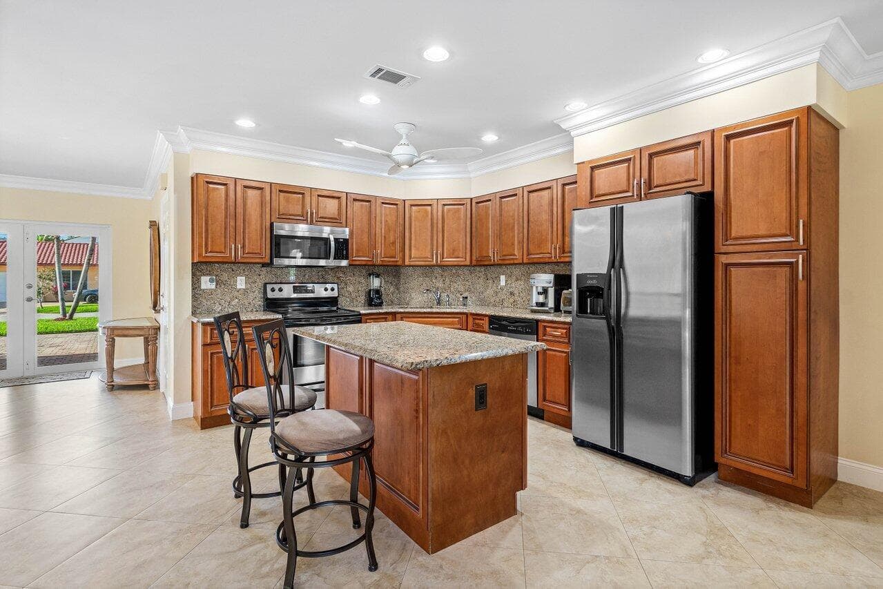 899 S Granada Drive, Boca Raton, FL 33432 — photo 14 of 44