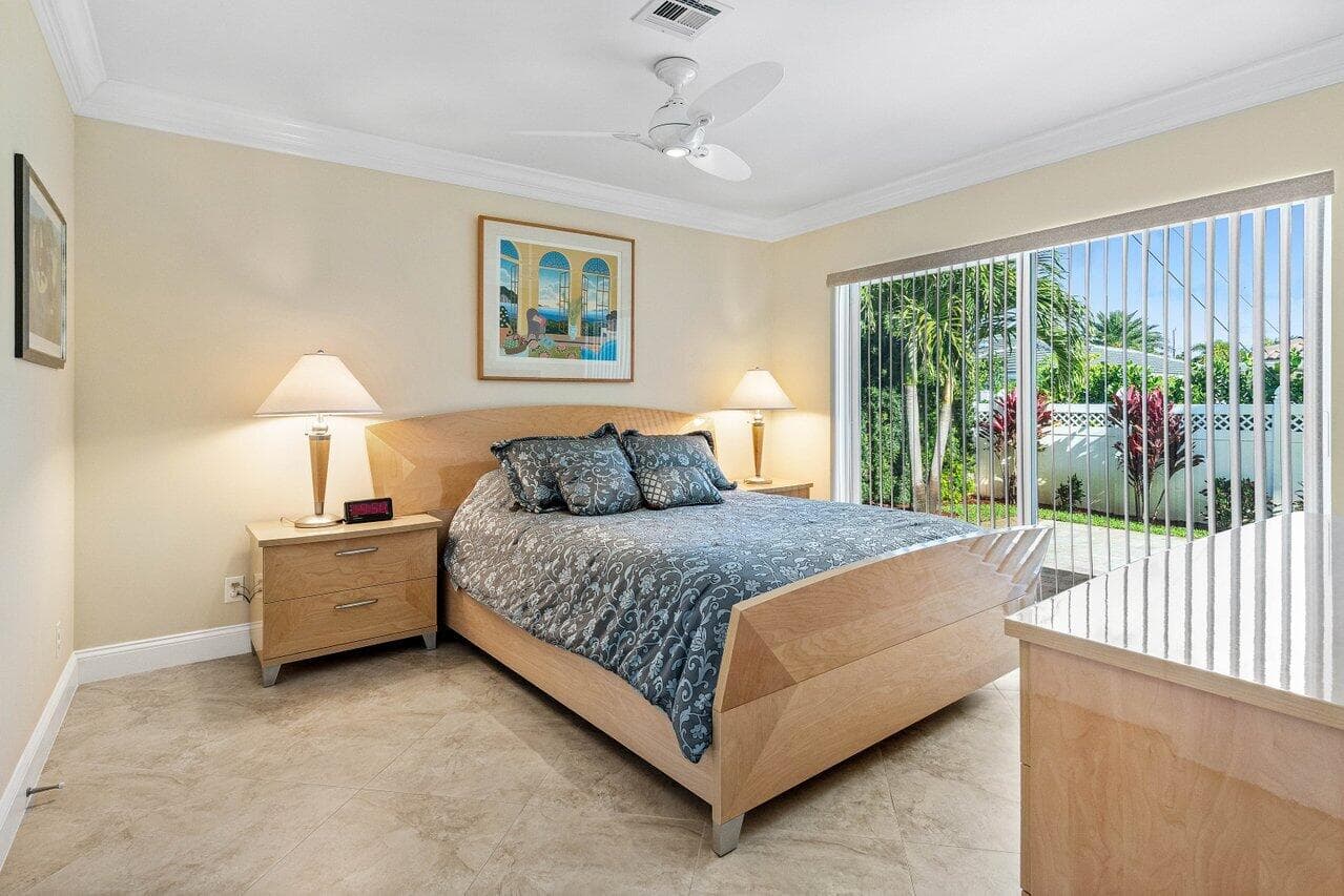 899 S Granada Drive, Boca Raton, FL 33432 — photo 17 of 44