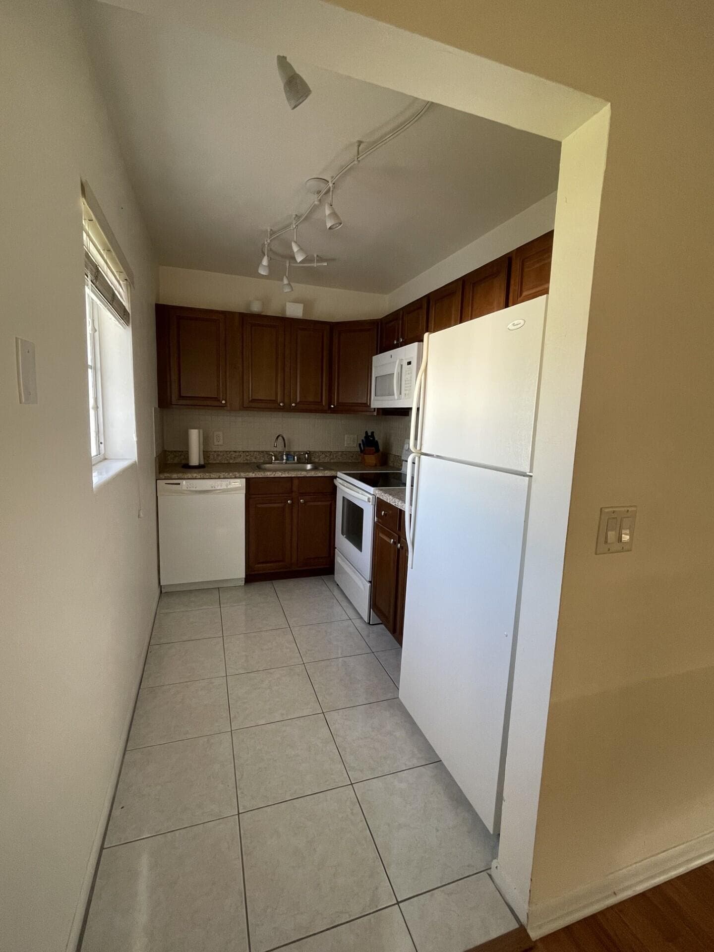 3280 Cynthia Lane Unit 203, Lake Worth Beach, FL 33461 — photo 6 of 10