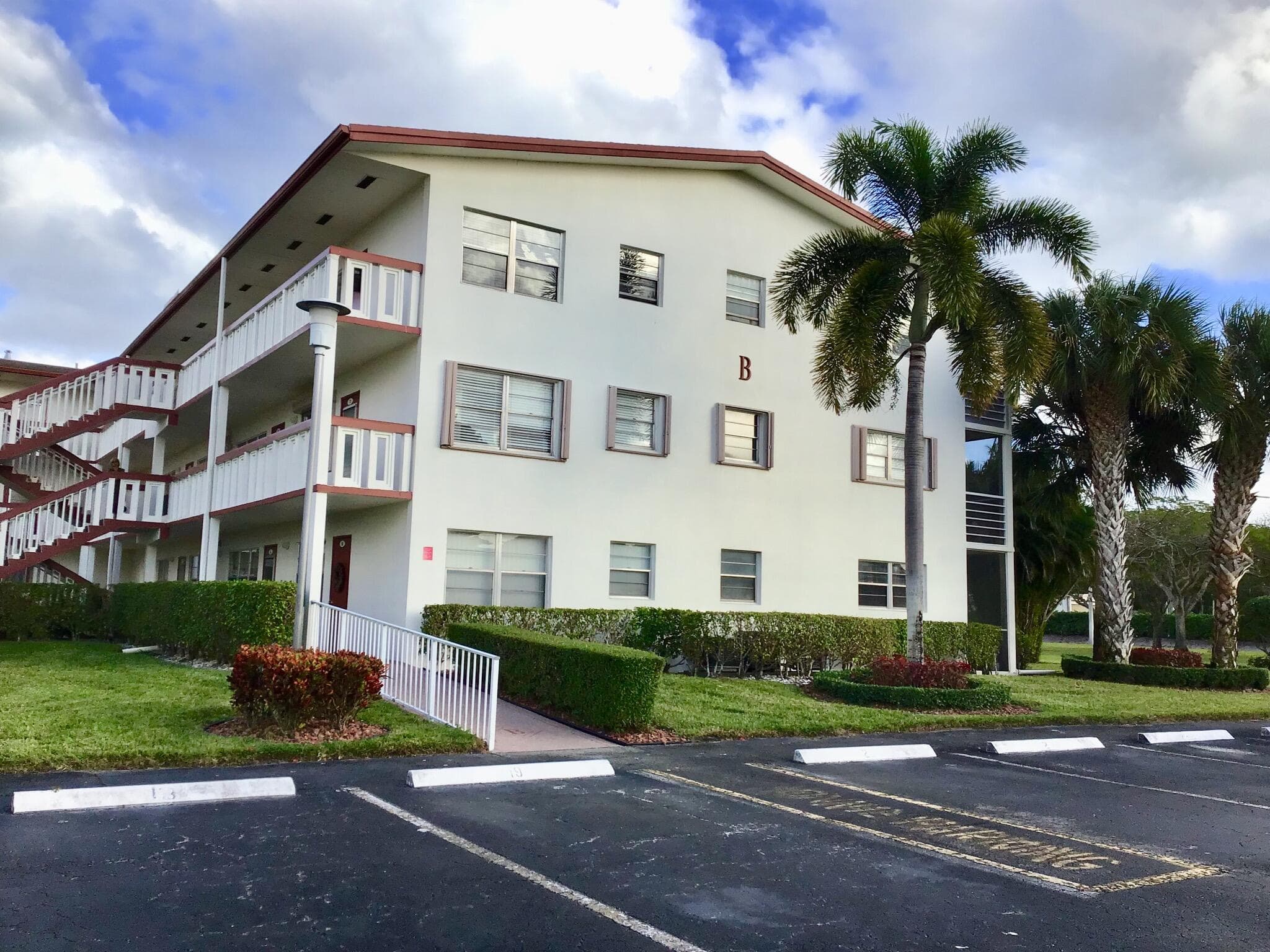84 Brighton B, Boca Raton, FL 33434 — photo 2 of 41