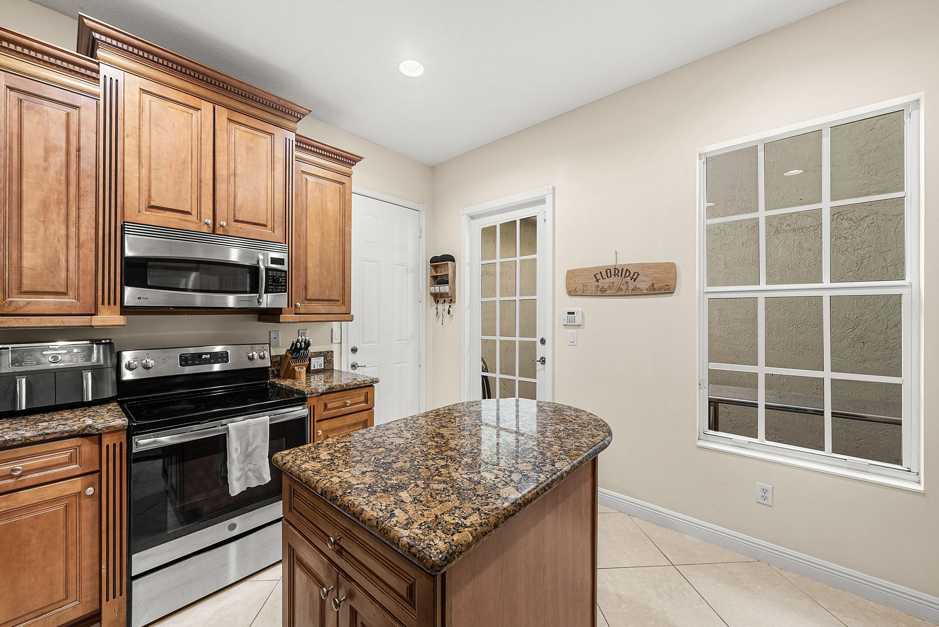 704 NW 83rd Place, Boca Raton, FL 33487 — photo 13 of 37