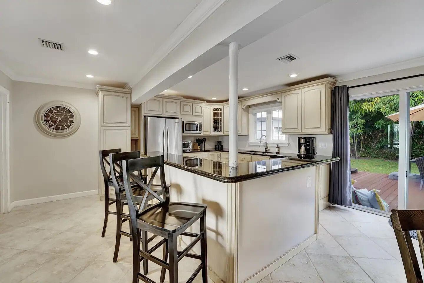 5574 Lake Osborne Drive, Lake Worth, FL 33461 — photo 9 of 44