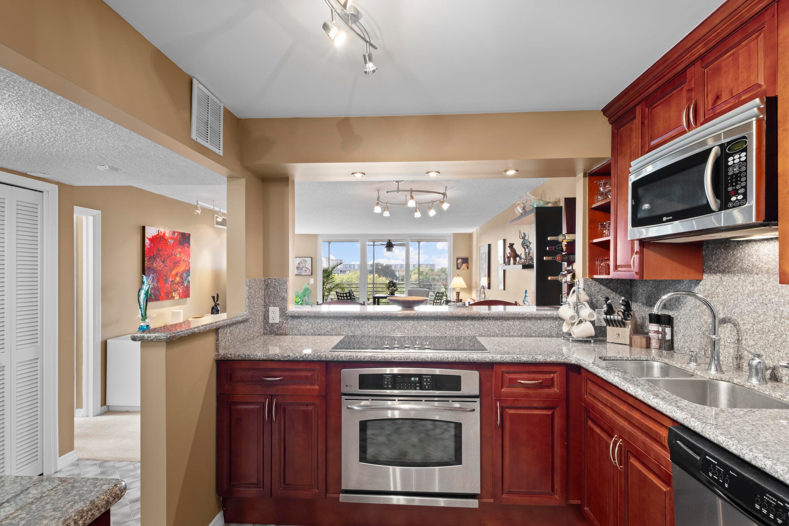 3520 Oaks Way 510, Pompano Beach, FL 33069 — photo 3 of 36